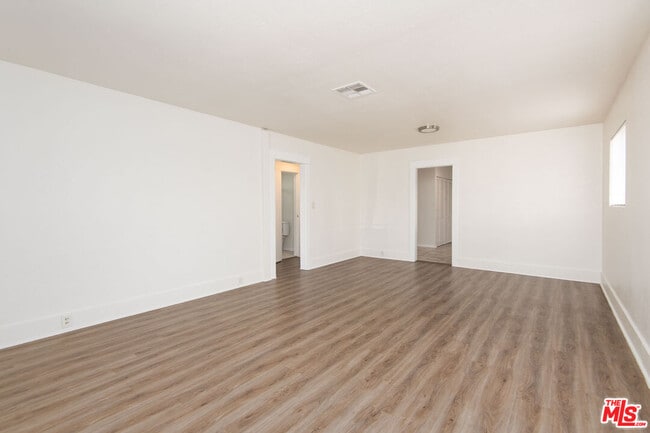 Photo - 2132 Cloverdale Ave