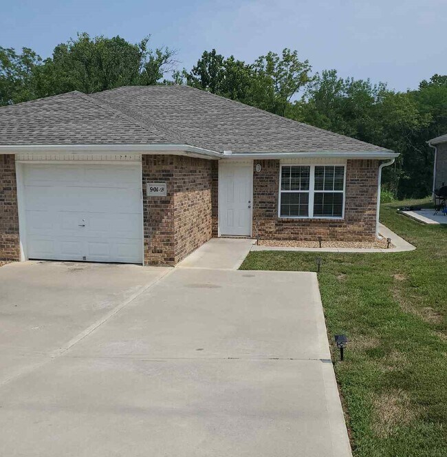 Building Photo - 901 W Gay St