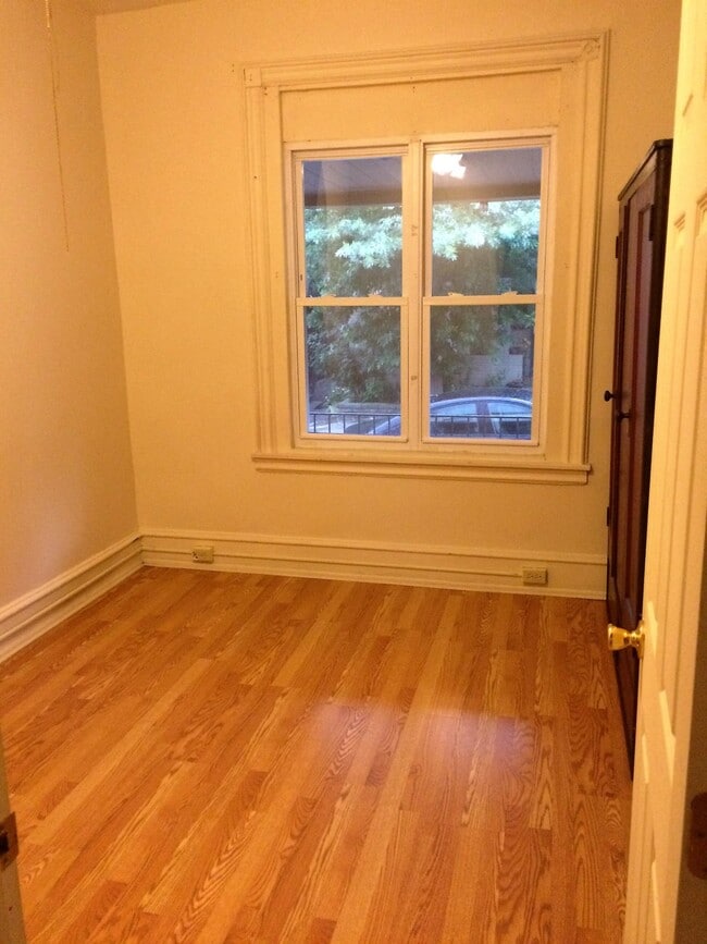 Downstairs bedroom - 3104 Kennett Sq