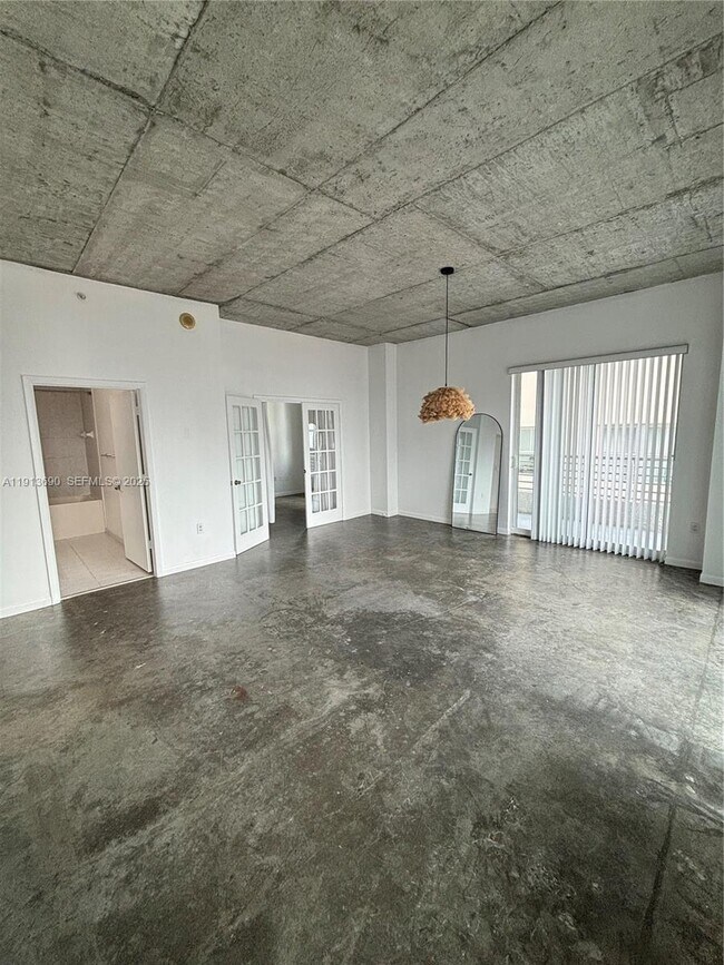 Photo - 133 NE 2nd Ave Unidad 1519