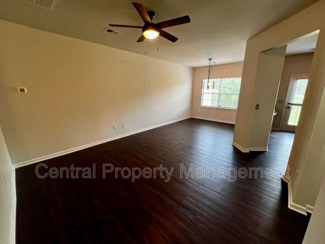 Photo - 43 Moorlyn Ln