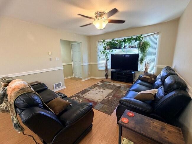 Photo - EPHRATA- 2+ bed/2 bath home with private deck w/ hillside views, d/w, a/c and garage! W/S/G paid!