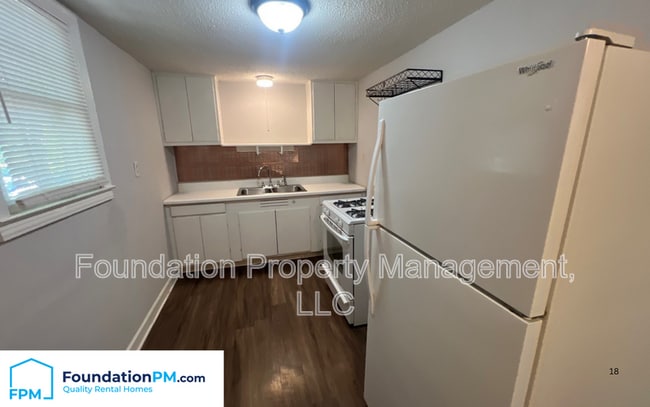 Photo - 5786 Woodlawn St