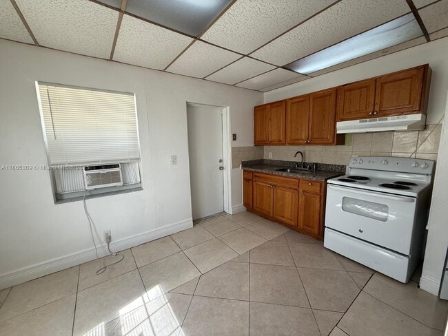 Photo - 381 NW 16th St