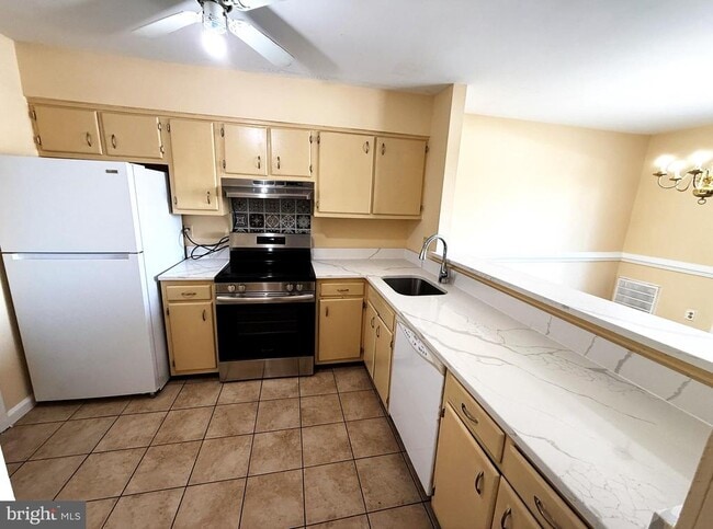 Photo - 3921 Woodhue Pl