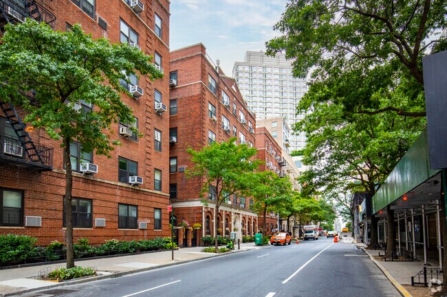 Photo - 10 W 65th St