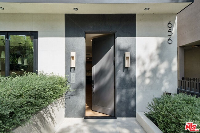 656 Huntley Dr Unit 101