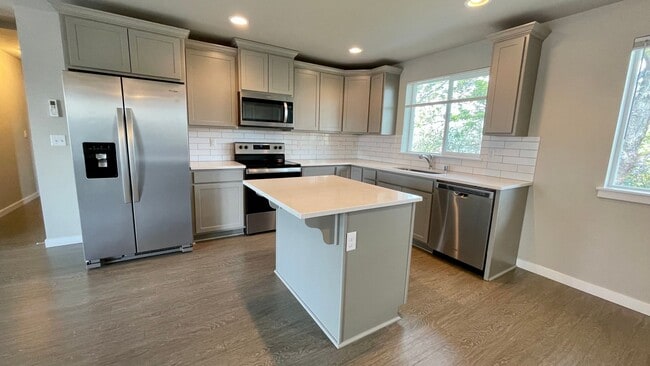 Photo - Beautiful 3 Bedroom Duplex with Garage!