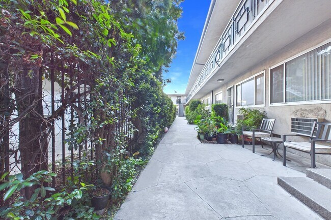 Photo - 6743 Whitsett Avenue