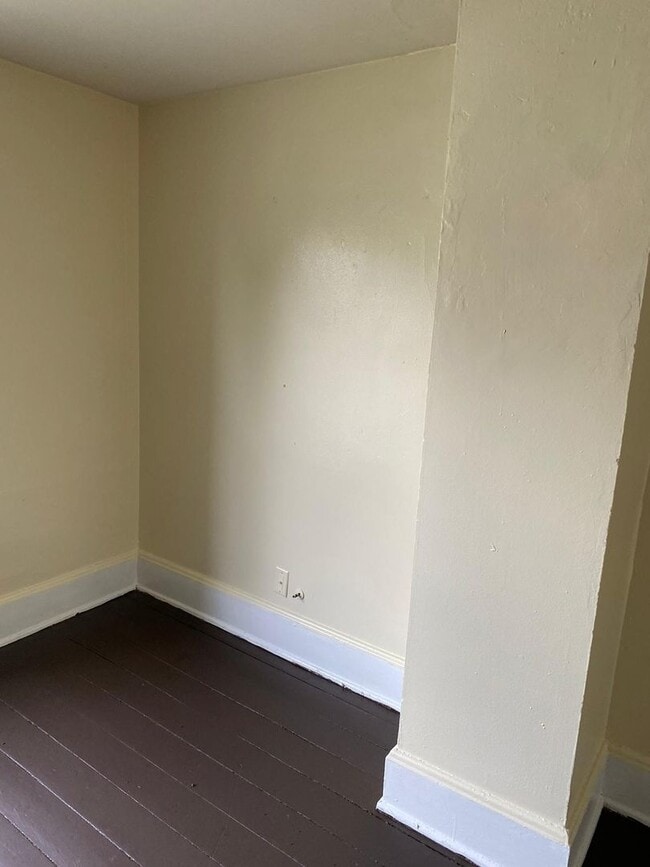 Building Photo - 3 bedrooms house