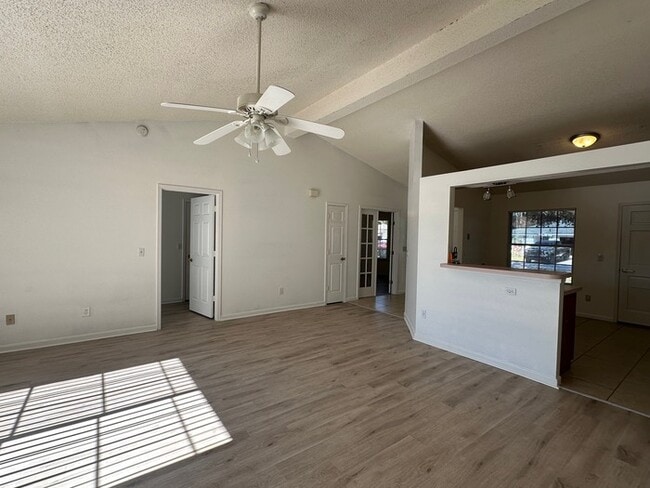 Photo - Welcome to this great 3/2 in Mandarin!