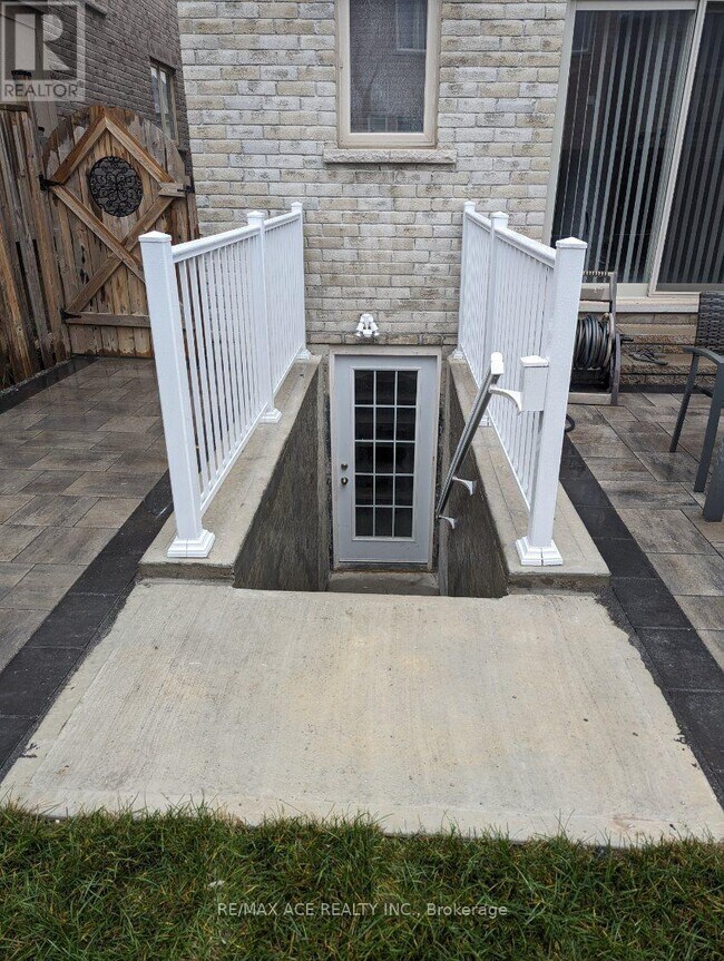 Photo - 12 Formosa Ave