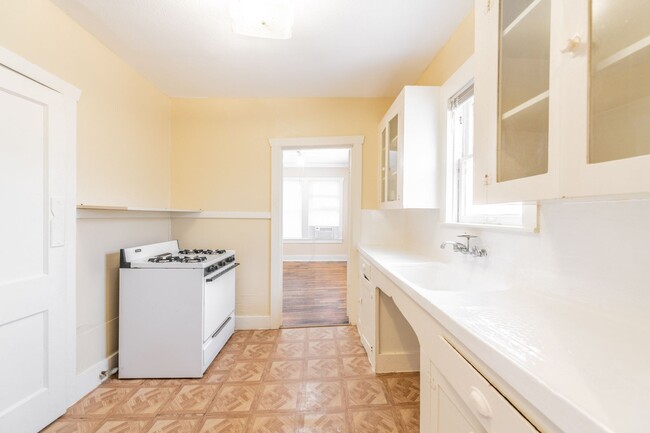 Photo - 631 E Ashby Pl Unit 03