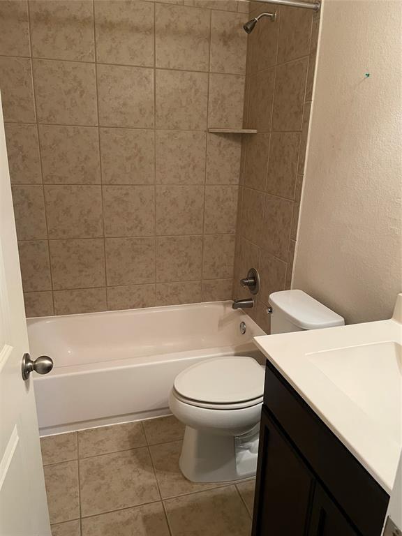 Photo - 2212 Creekside Ln