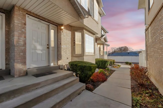 Building Photo - Peaceful Provo Townhome
