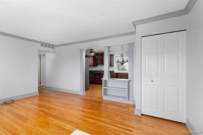 Photo - 30745 Iroquois Dr