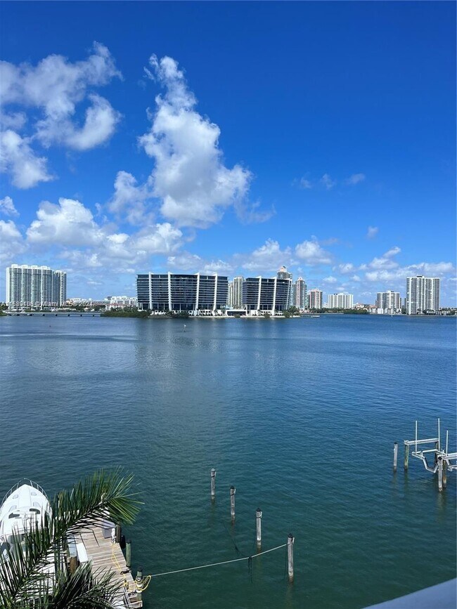 Photo - 17900 N Bay Rd Unidad PH-7