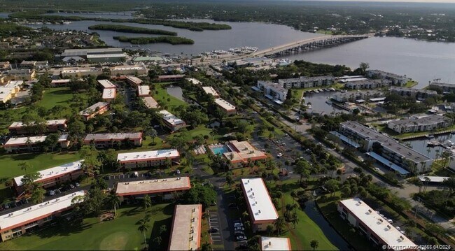 Building Photo - 1931 SW Palm City Rd Unit 16D