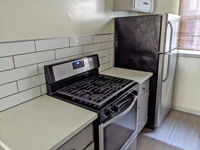 Photo - 6127 Romaine St Unit 2