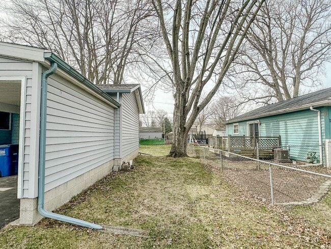 Photo - Amazing three bedroom 1 1/2 bathroom home, fenced in yard, extra storage, many updates!