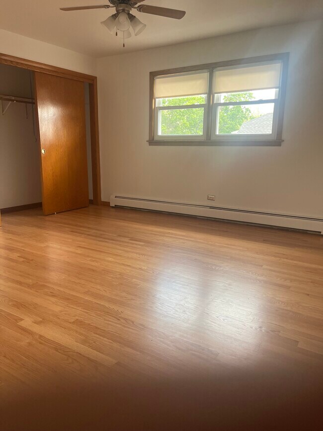 Photo - 5421 W Windsor Ave Unit 2nd Floor