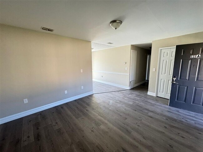 Photo - 504 Blackbird Ln