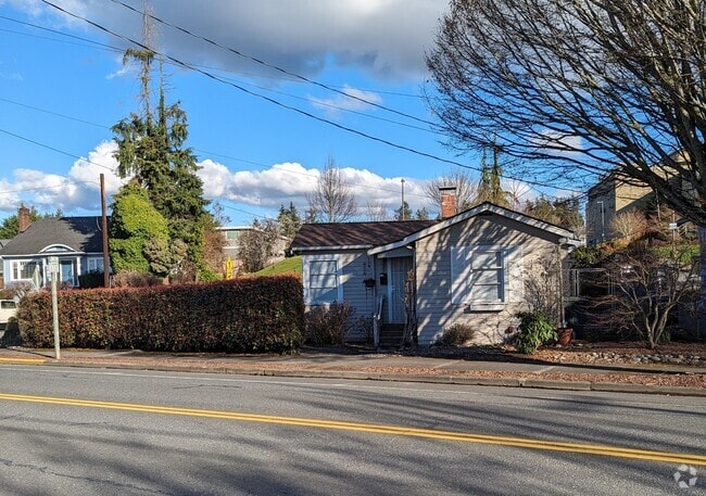 Building Photo - 434 3rd Ave N Rental