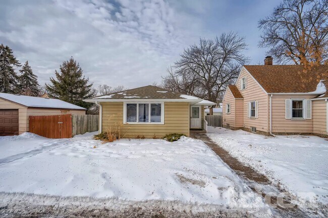 Photo - 4010 Monroe St NE