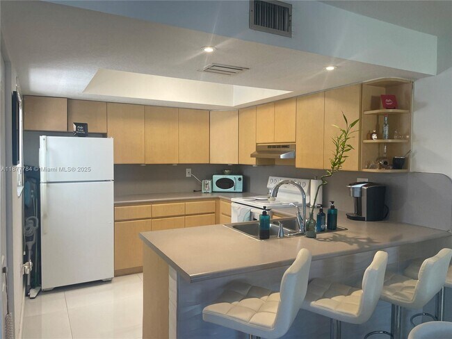 Building Photo - 10857 NW 7th St Unit 21-17 Rental