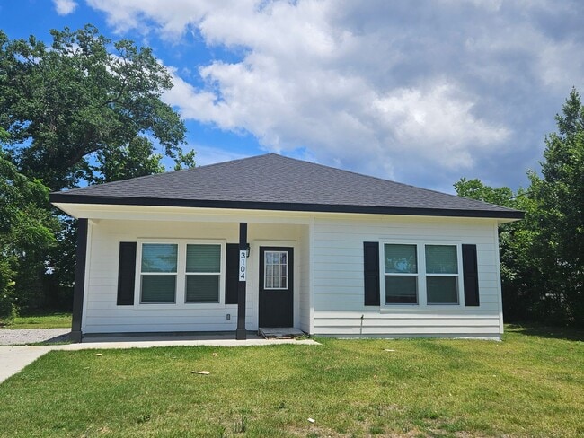 Building Photo - Modern Home, Centrally Located to St. Andrew's, Lynn Haven & PCB!  *SPECIAL: 1/2 OFF 1st Month's ...