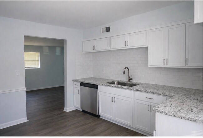 Photo - Discover Your New Home at Dodson Courtyard Apartments! 1 & 2 Bedroom Spring Specials! Unidad 3230-07