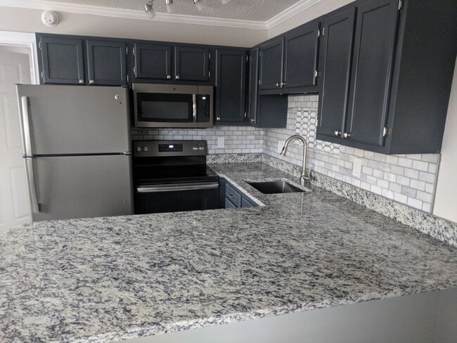 Building Photo - Gorgeous 1BR Condo Walk to Class Unit FPB201 BR1 (HOLD)