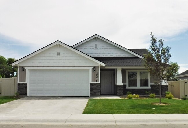 Building Photo - Beautiful new 3 bed 2 bath home in a quiet Star neighborhood.