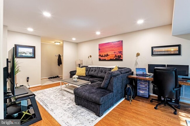 Building Photo - 2037 Royal Fern Ct Unit 47/22C