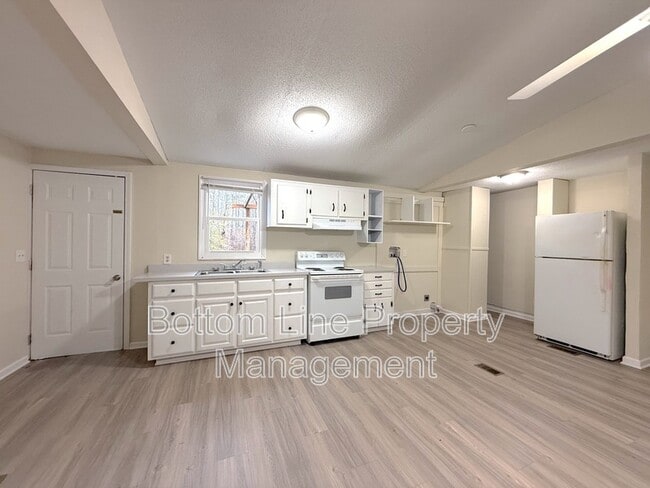 Photo - 2400 Hart Rd