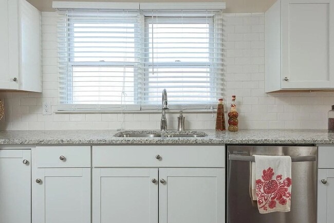 Photo - Cozy 2BR Home —1 minute from North Shore /...