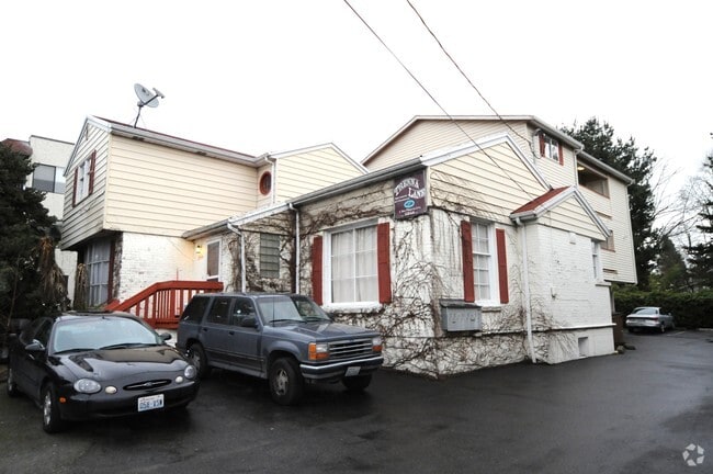 Photo - Greenwood Ave