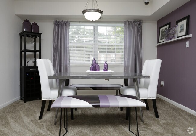 2BR, 1BA - 801 SF