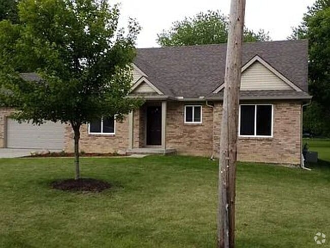 Building Photo - 1982 Maple Rd Rental