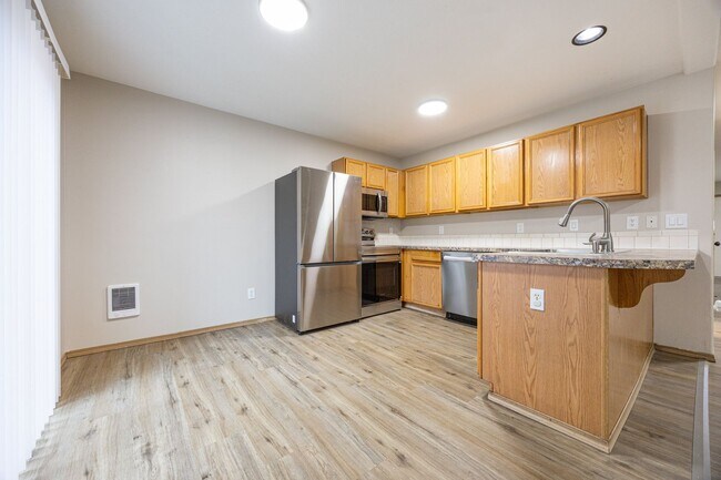 Photo - 4Bed/2.5 Bath available in SE Portland