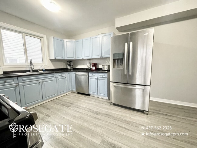 Photo - Pet-Friendly 2-Bedroom Main Level Apartment with Pool & Backyard Deck – Niagara Falls Unit 1