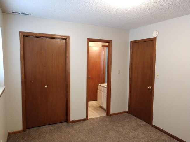 Photo - 4 Bedroom Apartment in Central MHK - Near Aggieville!