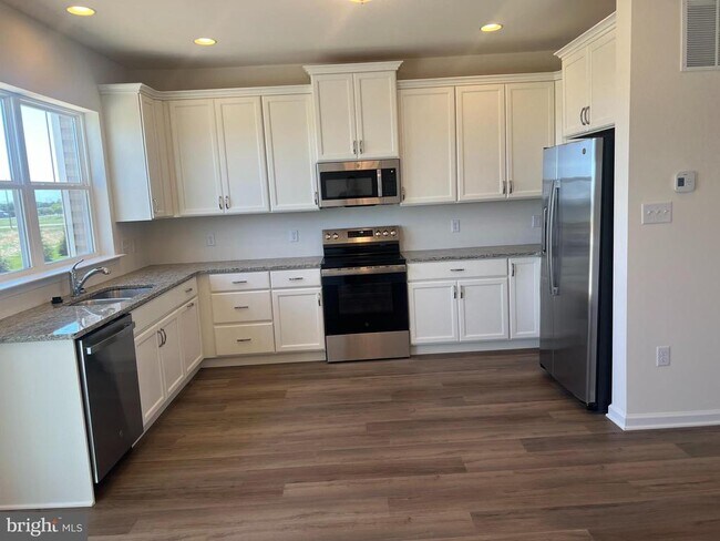 Photo - 756 Rosler Wy