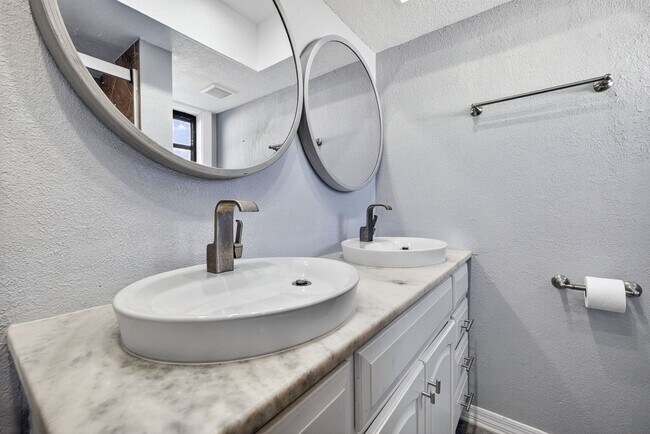 Photo - 2 Bedroom 2 Bath Condo with Community pool