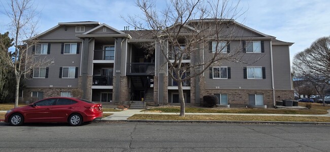 Impeccable 3-bed,2-bath top floor Condo in... - Impeccable 3-bed,2-bath top floor Condo in...