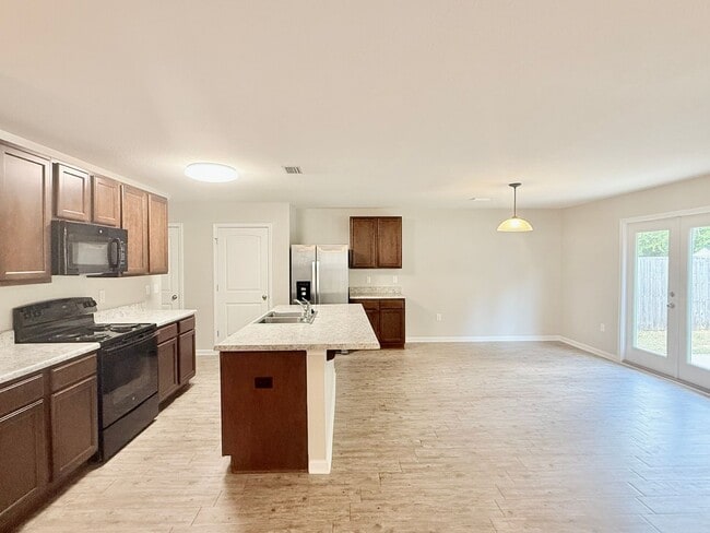 Photo - Beautiful 2-Story Home - Magnolia Bend