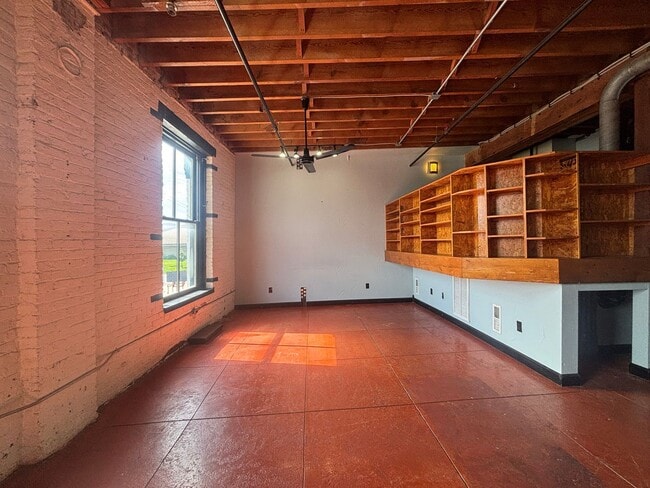 Building Photo - 331 E Water St