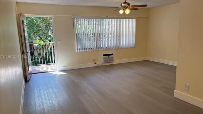 Photo - 200 SW 132nd Way Unidad 313L