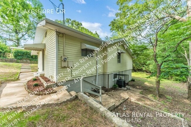 Photo - 211 Lakeshore Cir