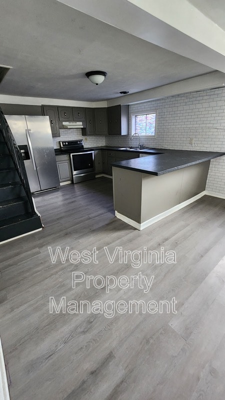 Photo - 132 S Hill St